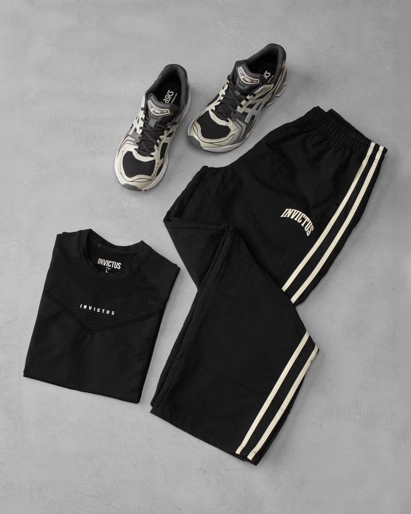 RELAXED FIT. SHARP LOOK.